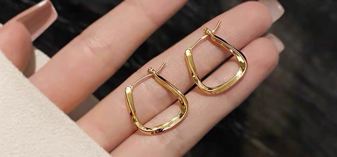 长期佩戴18k金有毒吗