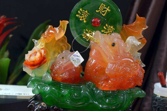 树脂玉石跟真玉的区别