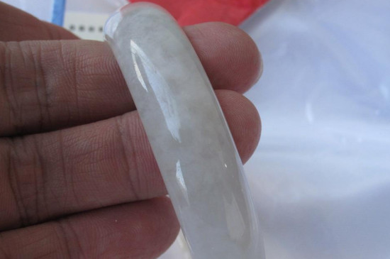 注胶玉石鉴别方法