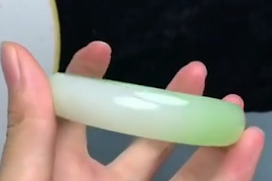 玉手镯怎么戴