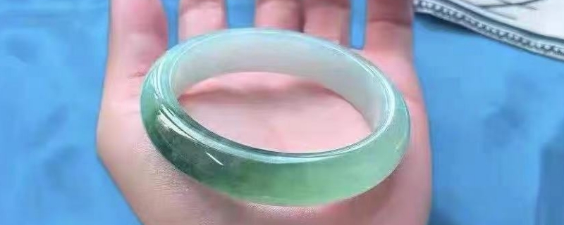 岫岩玉和翡翠的区别