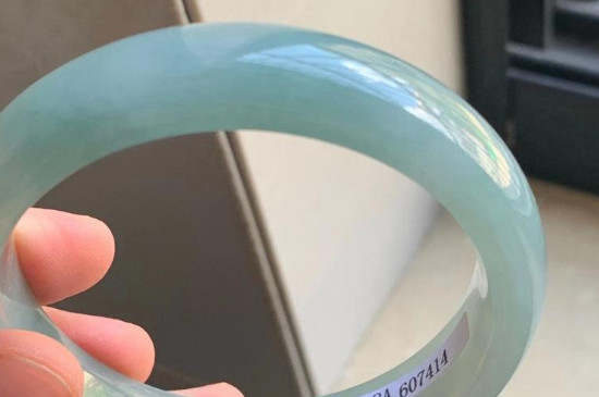 翡翠玉镯怎么选