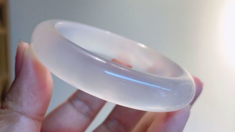 冰种玉髓和冰种翡翠的区别