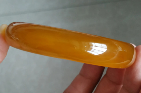 冰种玉髓和冰种翡翠的区别