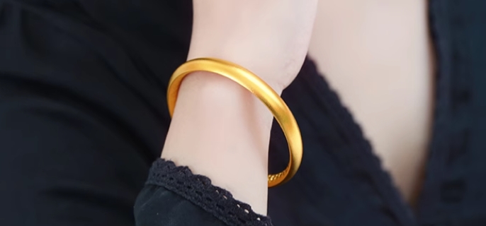 女人戴碧玺好还是翡翠好