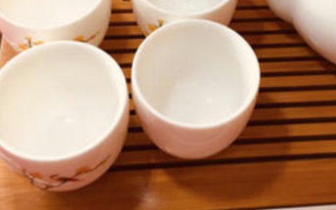 羊脂玉茶具跟白瓷区别