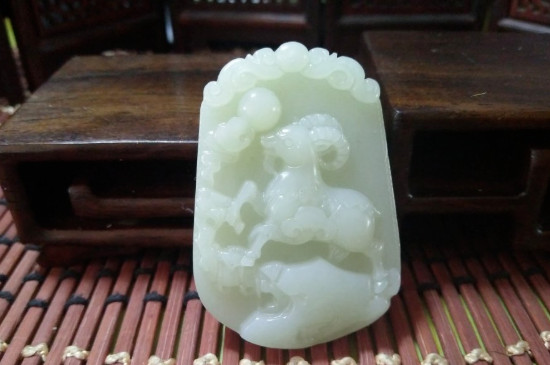 和田玉和翡翠的区别在哪里?