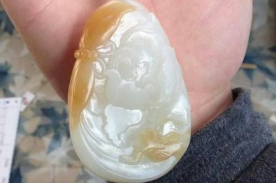 和田玉是翡翠吗?有什么区别