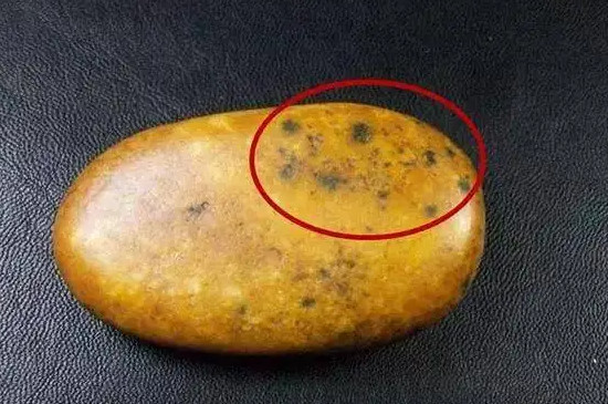 和田玉有黑点是好玉吗?