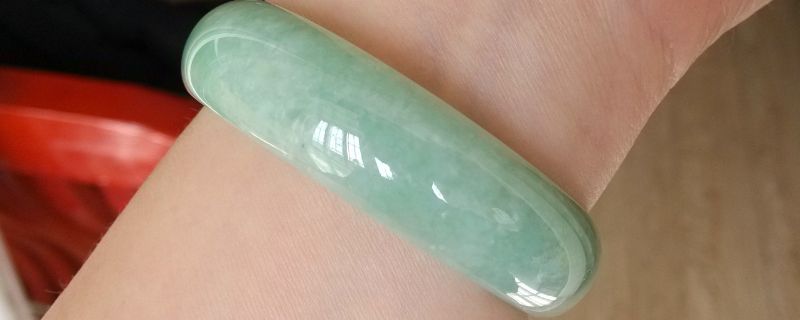 翡翠手镯的保养方法