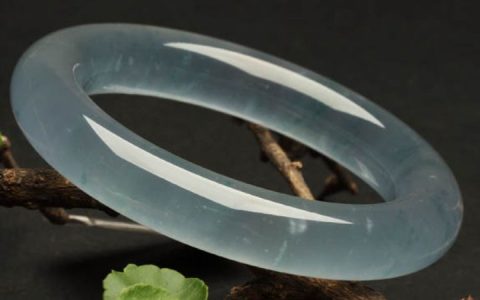 翡翠手镯怎么看真假好坏