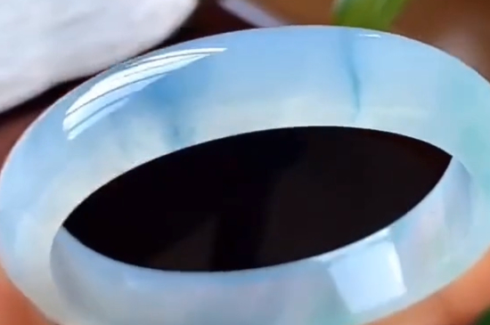 翡翠镯子可以和水晶一起戴吗
