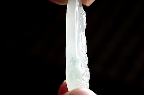 翡翠怎么看有没有荧光剂