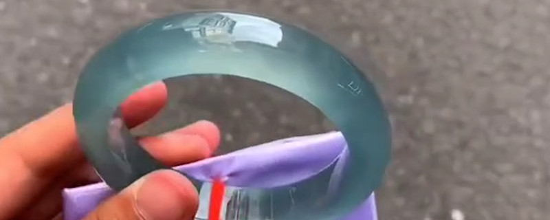 如何分辨翡翠手镯的真假