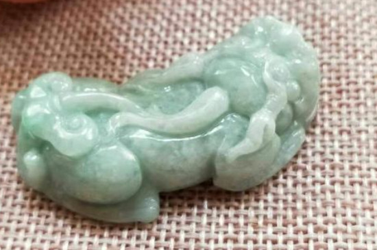 如何辨别翡翠