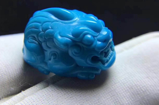 蓝色绿松石盘后变绿了